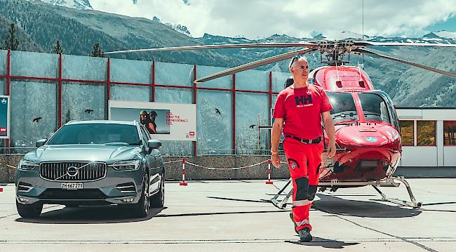 Ein exklusives Vergnügen: Mit Luxus-SUV und Heli geht es auf die Zermatter Skipisten.