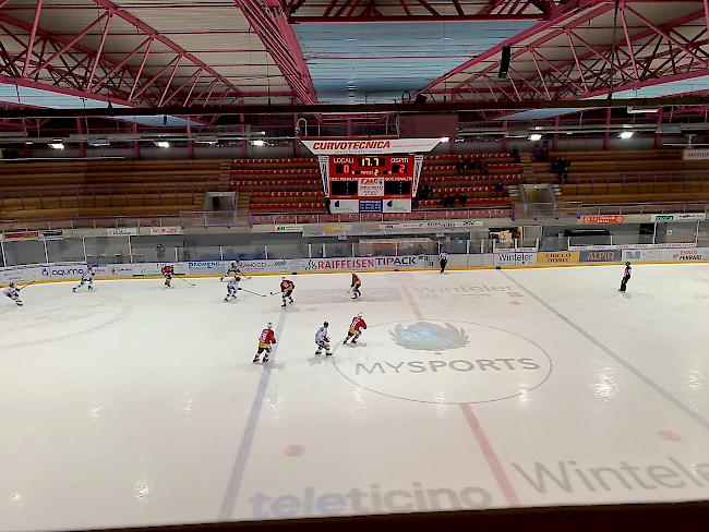 Triste Atmosphäre: Die Ticino Rockets und Visp am Freitagabend in Biasca.