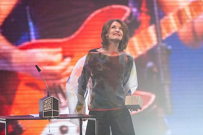 Grosse Ehre. Seit 25 Jahren steht Sina auf der Bühne. Nun erhielt sie als erste Frau den Swiss Music Award für ihr Lebenswerk.