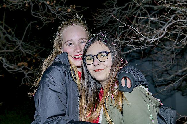 Noemi Dirren (14) und Mariana Rodrigues (14), Raron.