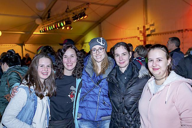 Lara Zengaffinen (13), Nicole Bregy (29), Caroline Gnesa (29), Marianne Zengaffinen (35), Jessica Zengaffinen (16), Hohtenn.