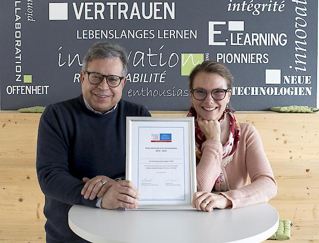 FFHS Rektor Michael Zurwerra und HR-Leiterin Hannah Instenberg.