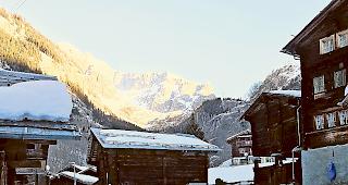 Vorher und nachher. Der Stadel im Orte genannt &laquo;Zer Brigge&raquo; musste aus Sicherheitsgr&uuml;nden abgerissen werden.Fotos wb