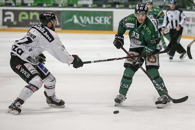 Am Ende klar. Visp-Verteidiger Marc Steiner (links) gegen Oltens Anthony Rouiller.