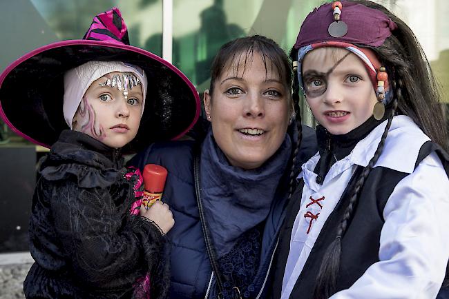 Joline (4), Stefanie (38) und Colin (4) Roten, Birgisch.