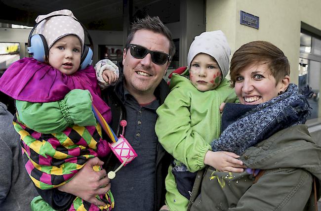 Amélie (1), Lars (38), Maxime (3) und Sibylle (32) Blatter, Visp.