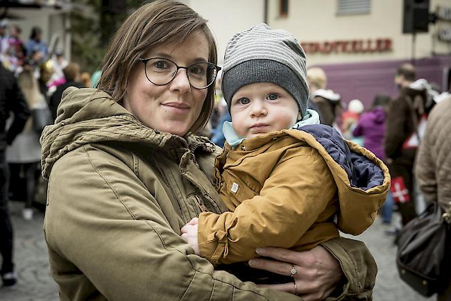 Stefanie (33) und Liam Anderson (11 Mte.), Glis.