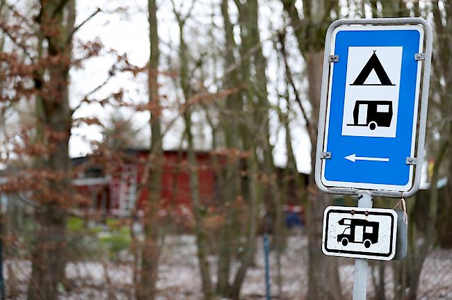 Am Sonntag ist ein zwölfjähriges Mädchen von der Polizei aus einem Campingwagen in einem Naherholungsgebiet in Bonn befreit worden.