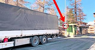 Auf dem Parkplatz von Saas-Fee wurden nach einer Anzeige Parkverbotsschilder entfernt.....