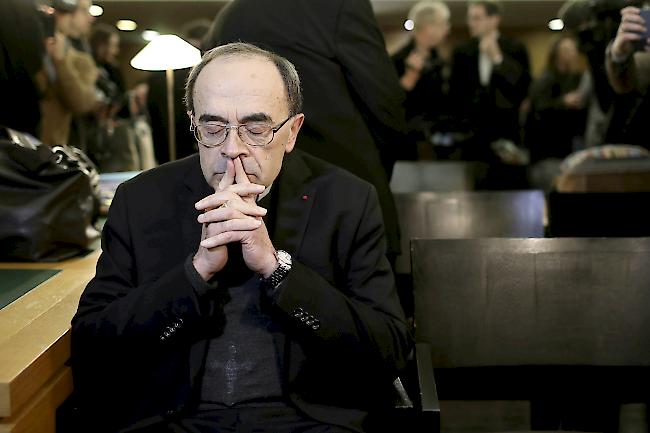 Urteil. Kardinal Philippe Barbarin, Erzbischof von Lyon, wird zu sechs Monaten Haft auf Bewährung verurteilt, weil er sexuelle Missbräuche aus den 1980er Jahren vertuscht haben soll.