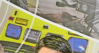 Verstaubte Gesetzestexte. Aron Pfammatter freut sich &uuml;ber  seinen Erfolg.Foto wb