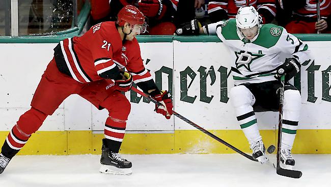 Keine Chance. Bei der 1:8-Niederlage daheim gegen die Winnipeg Jets gehen die Carolina Hurricanes mit dem Schweizer Nino Niederreiter sang- und klanglos unter.