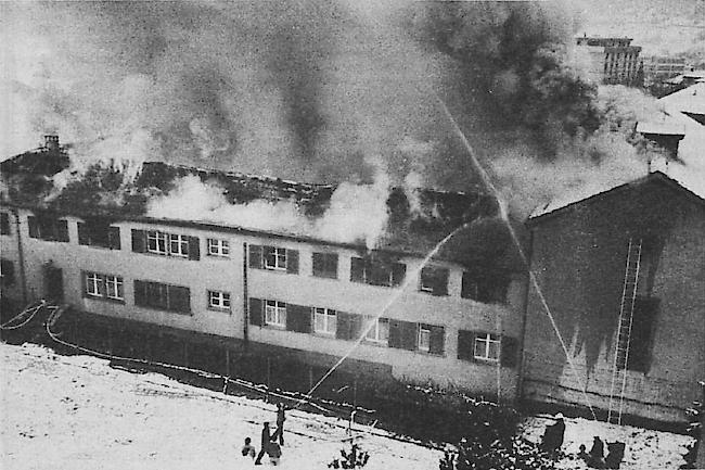 Flammenmeer. 75 Feuerwehrmänner waren nötig, um den Brand zu löschen.