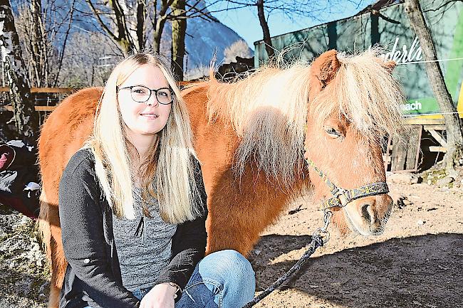Janine Bilgischer mit ihrem Pony Sonja: «Meiner Sonja geht es gut.»
