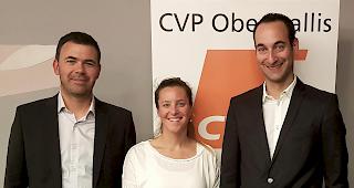 Nationalratswahlen. Die Kandidaten Franziska Biner und Urs Juon (links) mit dem Pr&auml;sidenten der CVP Bezirk Visp, David Volken.