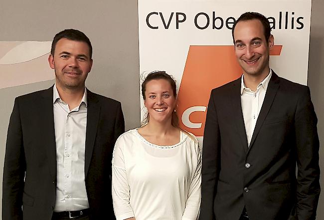 Nationalratswahlen. Die Kandidaten Franziska Biner und Urs Juon (links) mit dem Präsidenten der CVP Bezirk Visp, David Volken.