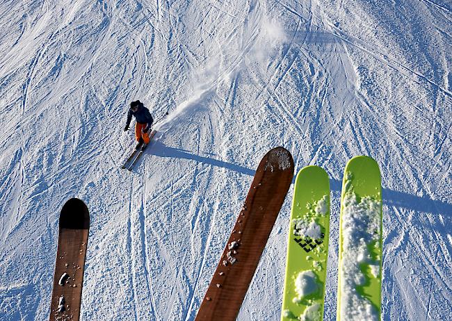 Ein Skifahrer ist am Mittwoch in Grindelwald auf einer Piste regungslos aufgefunden worden. 
