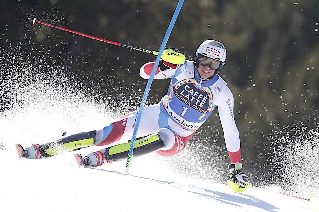 Ramon Zenhäusern belegt nach dem 1. Lauf des letzten Slaloms des Winters den 2. Zwischenrang.