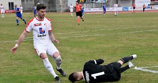 Vitezslav Hrdlicka scheitert an Carouge-H&uuml;ter L&eacute;o L&eacute;cureux.