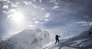 Bei einer Skitour im Berner Oberland ist am Wochenende eine 79-j&auml;hrige Frau einen steilen Abhang hinunter gest&uuml;rzt. 