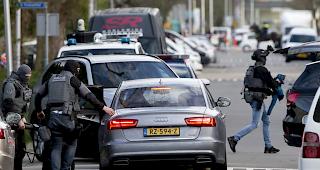 Der mutmassliche Sch&uuml;tze von Utrecht ist nach Angaben der Polizei festgenommen worden. Der 37-j&auml;hrige G&ouml;kmen Tanis sei am Montagabend gefasst worden, gab Rob van Bree von der Polizei Utrecht bekannt.