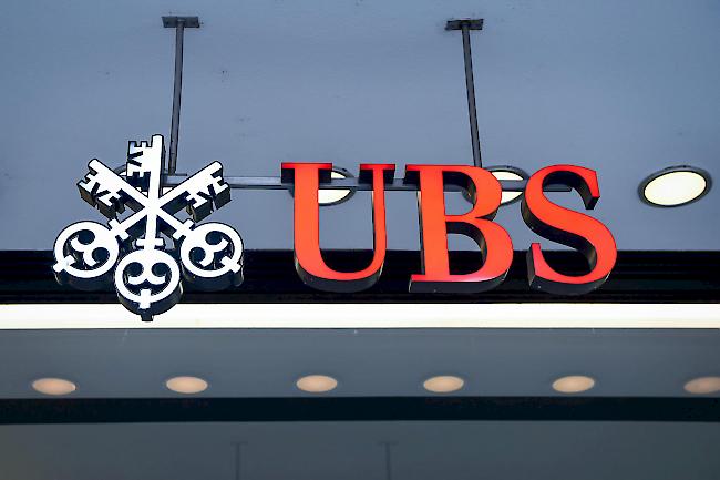 Bei der UBS hat man Rückstellungen für die Strafe gebildet. Zudem sei Geld investiert worden, um Systeme und Kontrollen zu verbessern.
