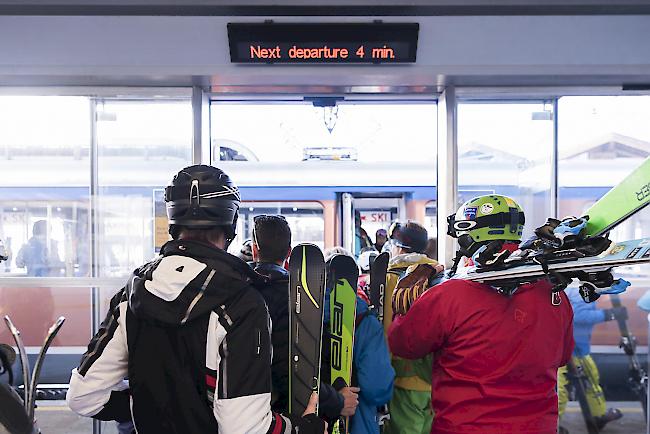 Zwischenbilanz. Zahlen sollten sich auf finanzielle Ergebnisse der Walliser Bergbahnen auswirken. Doch trotz ausserordentlich guter Schneebedingungen werde die Zeitspanne bis Ostern eine «echte Herausforderung». (Bild: Talstation Matterhorn-Express)