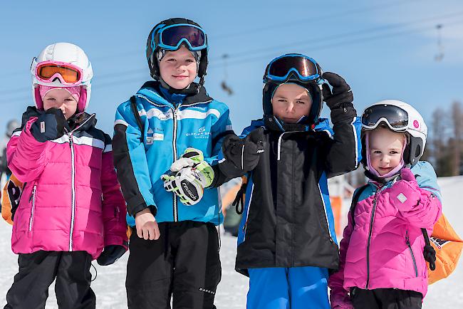 Anina (6), Janis (8), Matteo (6) und Xenia (4) aus Grächen.