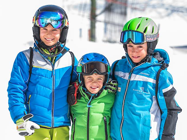 Nathan Stoffel (10) aus Naters, Nevio (5) und Noah (8) Andenmatten aus Grächen.