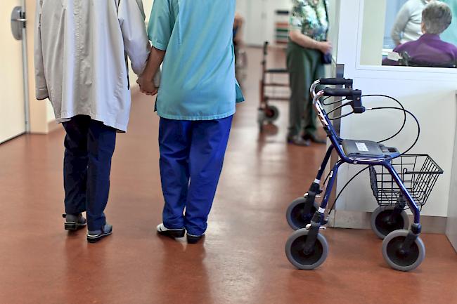 Massnahme gegen Fachkräftemangel. Ab September finden in Visp und Sitten Wiedereinstiegskurse für Krankenschwestern und Krankenpfleger statt.