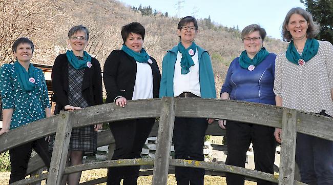 Yolanda Oggier, Präsidentin (neu), Gerlinda Leiggener, Fabienne Pfammatter-Zahno, Maria Rieder, Pastoralassistentin Madeleine Kronig (geistliche Begleitung) und die abtretende Präsidentin, Nicole Zenhäusern (von links).