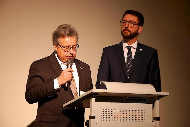 Michael Zurwerra, Rektor Fernfachhochschule Schweiz (links) und Damien Carron, Direktor Akademische Dienste FernUni Schweiz informierten die Anwesenden unter anderem über den Neubau der beiden Institutionen in Brig.