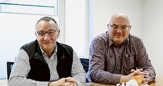 Einer Meinung. Paul Biffiger (links), Gemeindepr&auml;sident von St. Niklaus, und Christof Biner, Gemeindepr&auml;sident von Gr&auml;chen, wollen eine &shy;Gemeindefusion besser heute als morgen.