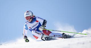 Camille Rast besiegt Wendy Holdener: Entscheidend war der zweite Lauf.