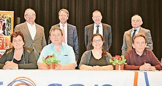 Alte und neue Vorstandsmitglieder. Hintere Reihe, von links: Heinrich Zengaffinen, Martin  Kalbermatter, Valentin Pfammatter, Gesch&auml;ftsf&uuml;hrer Christophe M&uuml;ller. Vorne, von links: Pia  Schwery, Georges Locher, Martina Eyer und Damian Loretan.Fotos wb