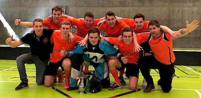 Die Spieler vom UHC Embd Devils (Foto) und des UHC Pfynland lieferten im Cupfinal begeisternden Unihockeysport. In der Verlängerung waren es die Embder, die das Golden Goal erzielen und sich zum verdienten Cupsieger krönen konnten.