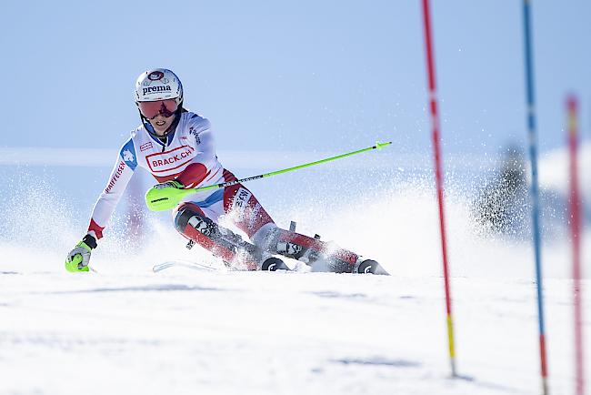 Camille Rast beim ersten Slalom-Lauf der Damen am vergangenen Sonntag auf dem Hoch-Ybrig vor dem verhängnisvollen Sturz.