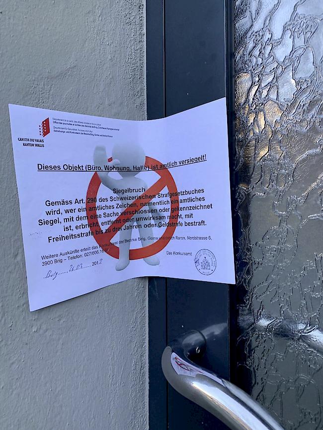 Amtliches Sigel. Das Restaurant Alpina muss schliessen, das Betreibungsamt war zu Besuch.
