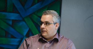 Abgang. J&ouml;rg Sol&egrave;r, Standortleiter von Lonza Visp, hat sich entschieden, dass Unternehmen zu
verlassen und eine neue T&auml;tigkeit aufzunehmen.