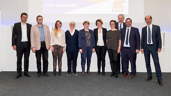 Gut aufgestellt. Urs Juon (Törbel), Guido Walker (Bitsch), Franziska Biner (Zermatt), Astrid Hutter (Steg), Bundesrätin Viola Amherd, Ständeratskandidatin Marianne Maret (Troistorrents), Christine Clausen (Ernen), Martin Lötscher (Leuk), Philipp Matthias Bregy (Naters, bisher) und Ständerat Beat Rieder (Wiler, bisher). (von links)