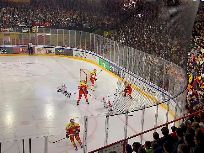 Erneut ausverkaufte Grabenhalle bei der Finalissima am Samstagnachmittag zwischen dem HC Siders und Valais-Chablais.