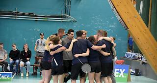 Geschafft. Der BC Olympica Brig feiert den Aufstieg in die NLB.