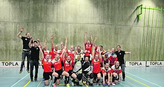 Aufstieg geschafft. Mit den Frauen des UHC Visper Lions wird erstmals ein Oberwalliser Unihockeyteam
in der Nationalliga B spielen.Foto zvg