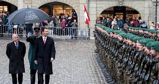 Staatsbesuch. Der Erbprinz Alois von und zu Liechtenstein (r.) besuchte am Mittwoch als amtsausf&uuml;hrender Stellvertreter des F&uuml;rsten die Schweiz.