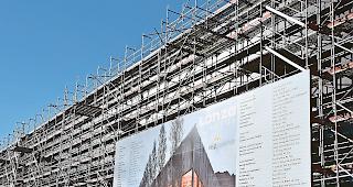 Die Lonza Arena beim Osteingang von Visp soll am 6. September 2019 er&ouml;ffnet werden. 