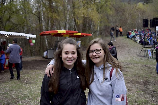 Vanessa Karlen (13) und Livia Bayard (13) von Raron.