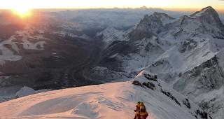 Gem&auml;ss einer indischen Messung aus dem Jahr 1954 ist der Mount Everest 8848 Meter hoch. 