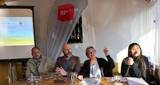 Sie informierten zur Verkehrssituation in Visp: SPO-Pr&auml;sident Gilbert Truffer, Adrian Streun, Pr&auml;sident Ortspartei, SP-Grossratssuppleantin Laetitia Heinzmann Bellwald und Giuliana Foken, SP-Nationalratskandidatin.
