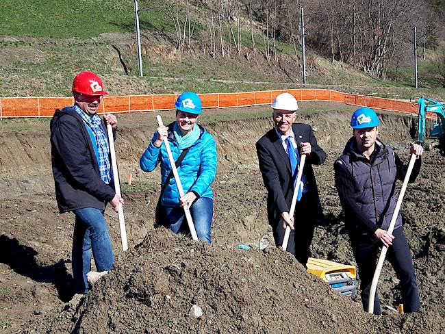 Startschuss. Die Molkereigenossenschaft Orsières hat am Dienstag offiziell den ersten Spatenstich für den Bau ihrer neuen Molkerei gesetzt.