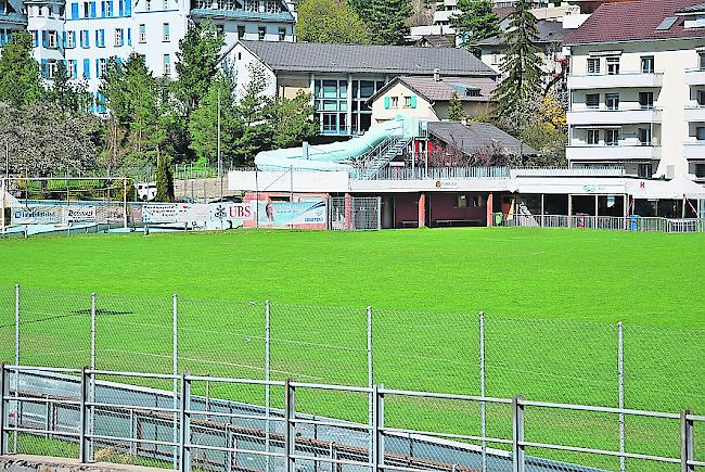 Brig-Glis: Die Stadtgemeinde hat sich im Jahr 2017 für 19 Millionen eine brandneue Eissport-Arena geleistet. Aber auch für den Fussballklub griff die Gemeinde in den letzten Jahren tief in die Taschen: Der Kunstrasenplatz in der Geschina kostete 1,6 Millionen, der Sportplatz Zeughaus weitere 3,3 Millionen Franken. Und bald soll der Sportplatz Geschina für 1,3 Millionen Franken ein neues Garderobengebäude erhalten.